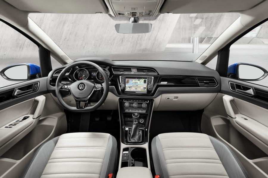  Volkswagen Touran 2015 года  (фото 8 из 26)
